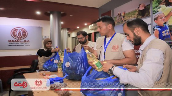 مركز العمل التنموي معا يوزع طروداً غذائية على المخيمات الحديثة