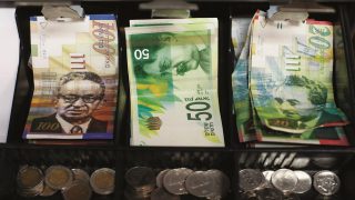 The new 50 NIS bill seen in a cash register.the new 50 shekel bill came into use last week. on September 19, 2014. Photo by Noam Revkin Fenton/flash90