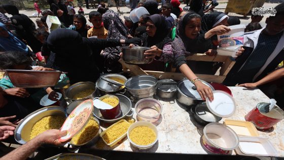 الاحتلال يحول مساعدات غزة إلى “مصائد موت” ويمنع دخول آلاف الشاحنات الطبية